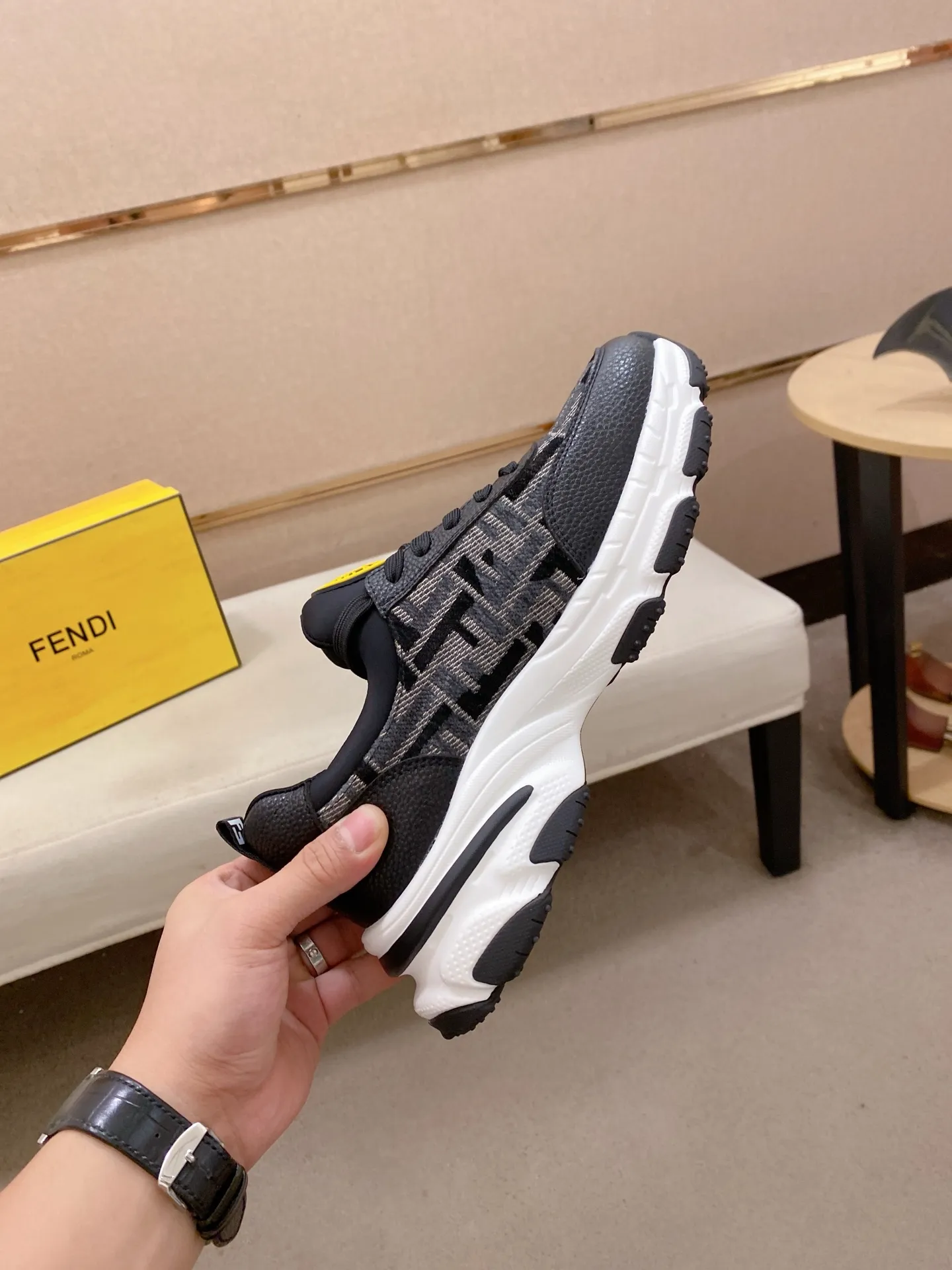 Men's men's shoes 442💰 (fendi) new style 👊🏻 upper 🇮🇹 imported cowhide fabric 🇩🇪 lining imported sheepskin lining. The original outsole is molded to highlight the identity of every man, and the upper foot is elegant and stable🚶🏻🚶🏻The high-end custom counters reproduce the original version📯No matter the wind or rain, the shoe last remains unchanged and can withstand the verification of time🔍️,🔵 Size: 38-44